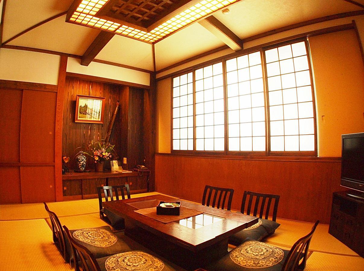 Chuo Hotel Chikuma Екстер'єр фото
