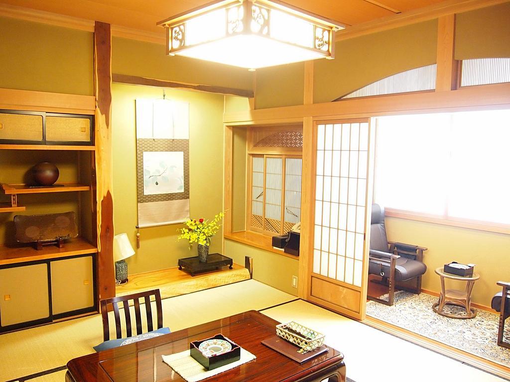 Chuo Hotel Chikuma Екстер'єр фото