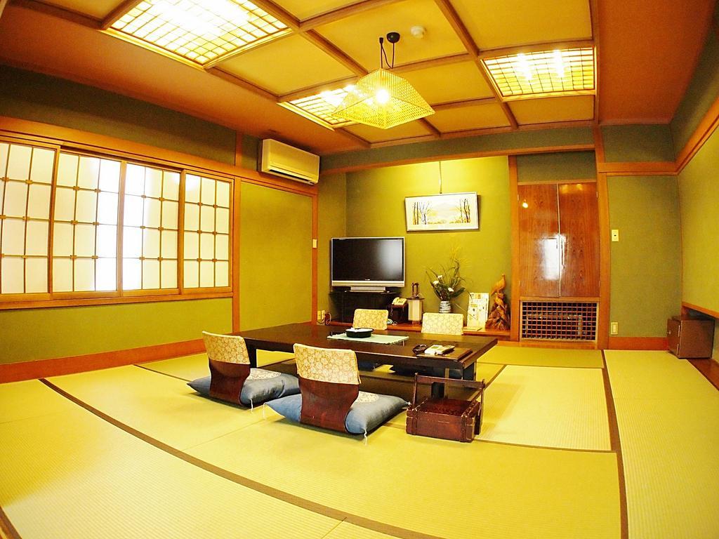 Chuo Hotel Chikuma Екстер'єр фото